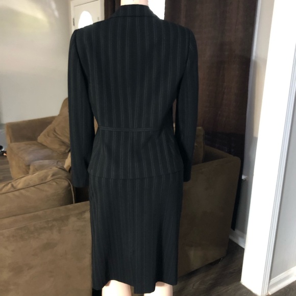 Tahari Suit Blazer Skirt Woman size 6 & 10 p Black stripe professional classy - Picture 5 of 16